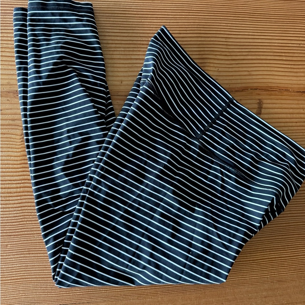 Lululemon Black & White Leggings - Picture 6 of 7